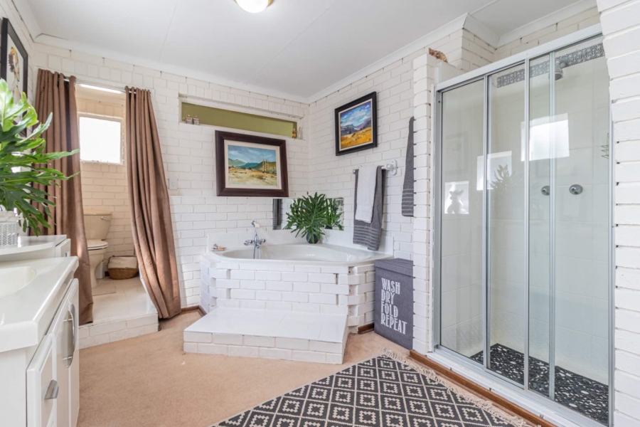To Let 4 Bedroom Property for Rent in Roodekrans Gauteng