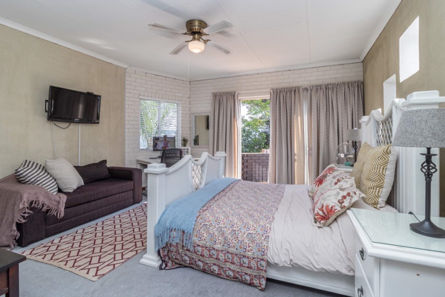 To Let 4 Bedroom Property for Rent in Roodekrans Gauteng