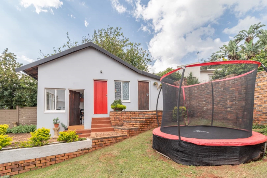 To Let 4 Bedroom Property for Rent in Roodekrans Gauteng
