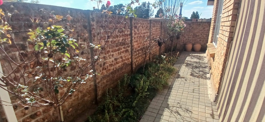 3 Bedroom Property for Sale in Bonaero Park Gauteng