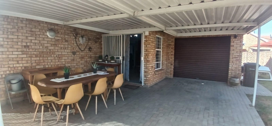 3 Bedroom Property for Sale in Bonaero Park Gauteng