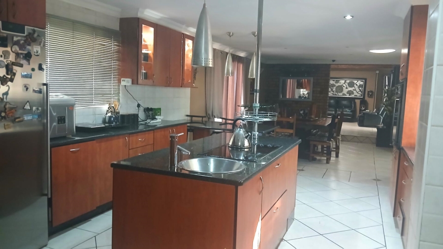 4 Bedroom Property for Sale in Beyerspark Gauteng