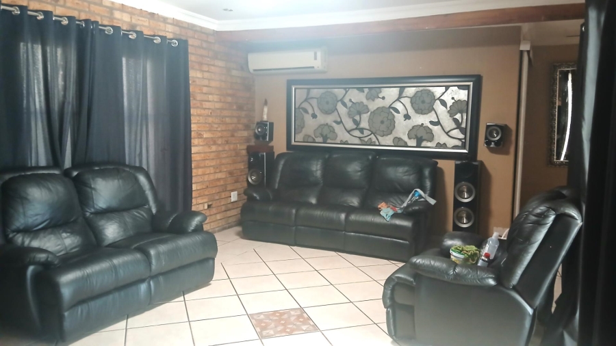4 Bedroom Property for Sale in Beyerspark Gauteng