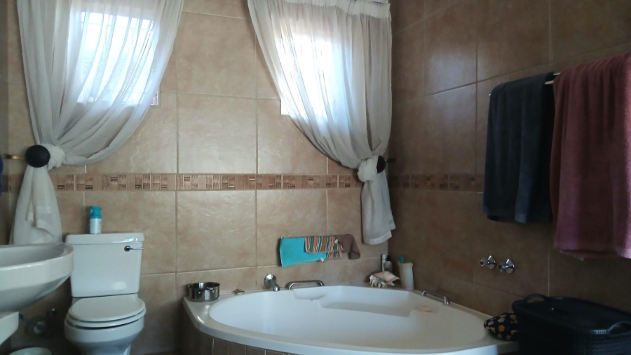 4 Bedroom Property for Sale in Beyerspark Gauteng