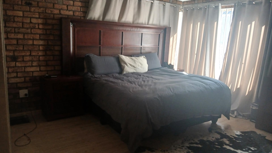 4 Bedroom Property for Sale in Beyerspark Gauteng