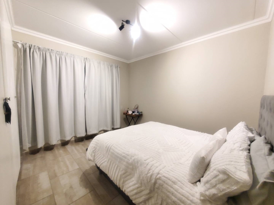 2 Bedroom Property for Sale in Willowbrook Gauteng