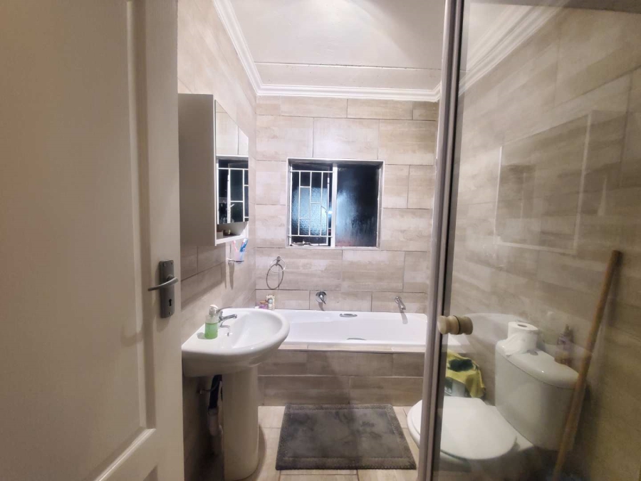 2 Bedroom Property for Sale in Willowbrook Gauteng