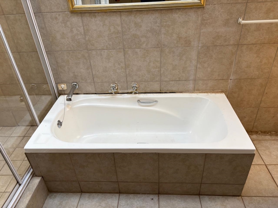 5 Bedroom Property for Sale in Hurst Hill Gauteng