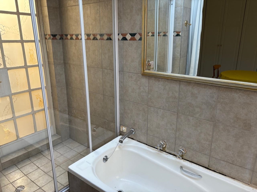5 Bedroom Property for Sale in Hurst Hill Gauteng