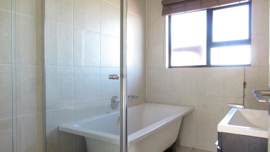 2 Bedroom Property for Sale in Oakdene Gauteng