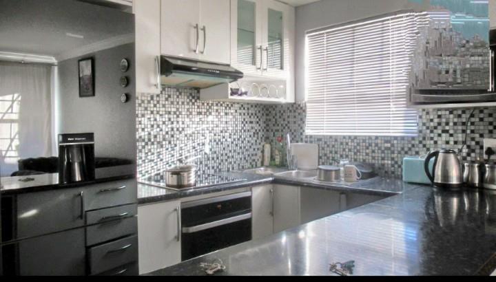 2 Bedroom Property for Sale in Linmeyer Gauteng