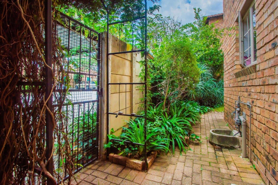 To Let 2 Bedroom Property for Rent in Bromhof Gauteng