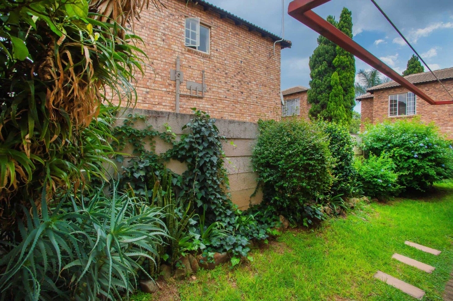 To Let 2 Bedroom Property for Rent in Bromhof Gauteng