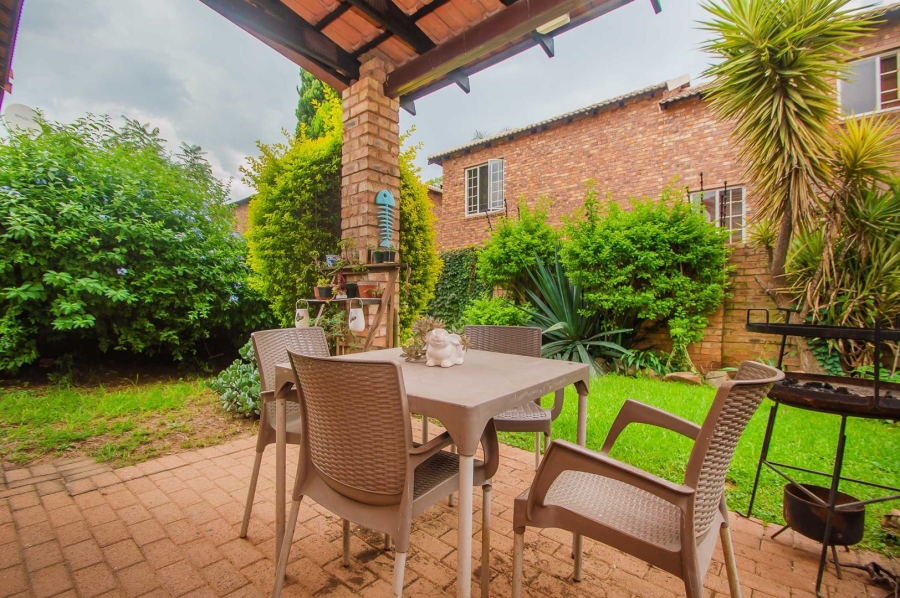 To Let 2 Bedroom Property for Rent in Bromhof Gauteng