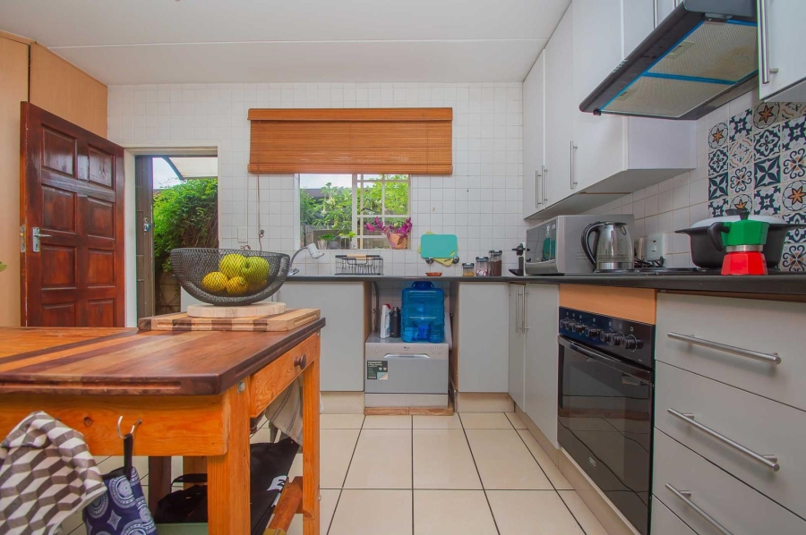 To Let 2 Bedroom Property for Rent in Bromhof Gauteng