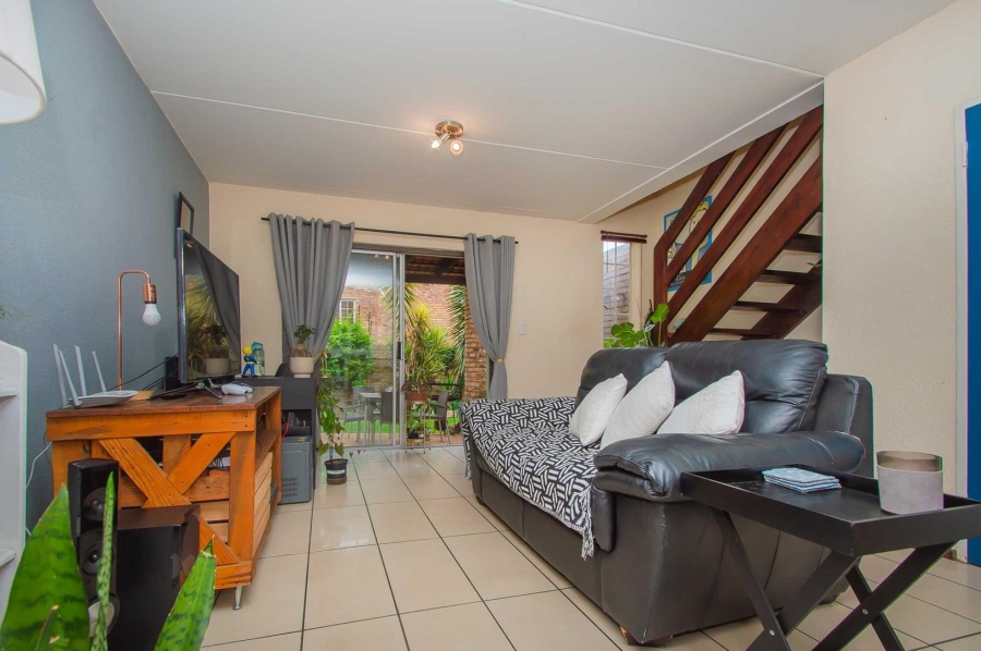 To Let 2 Bedroom Property for Rent in Bromhof Gauteng