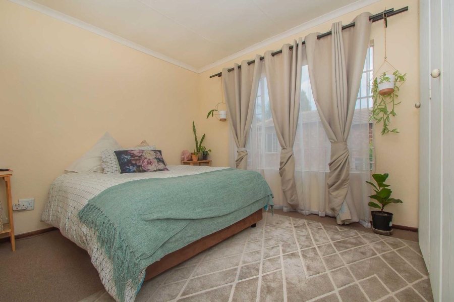 To Let 2 Bedroom Property for Rent in Bromhof Gauteng