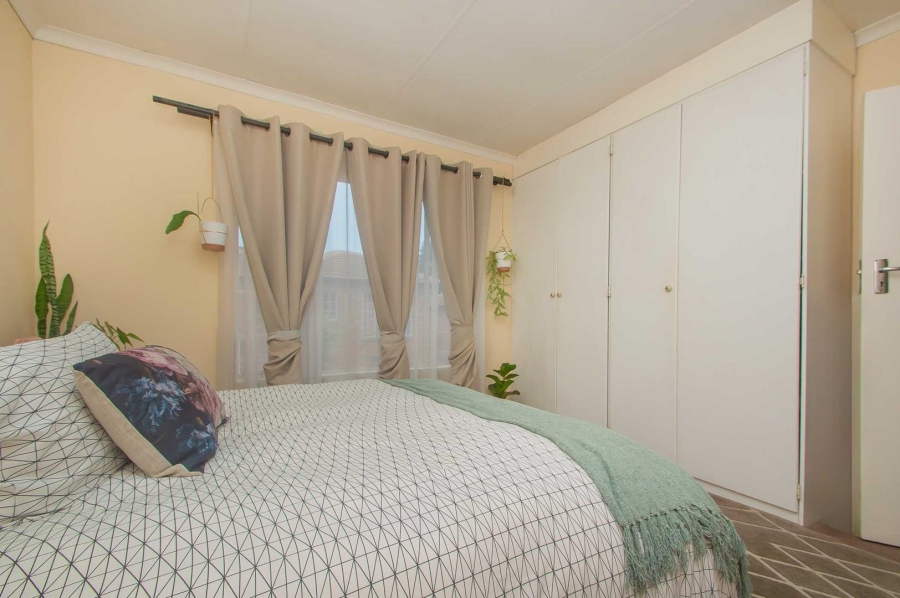 To Let 2 Bedroom Property for Rent in Bromhof Gauteng