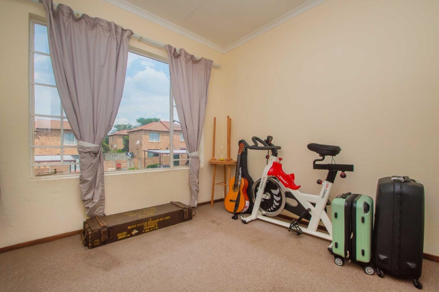 To Let 2 Bedroom Property for Rent in Bromhof Gauteng