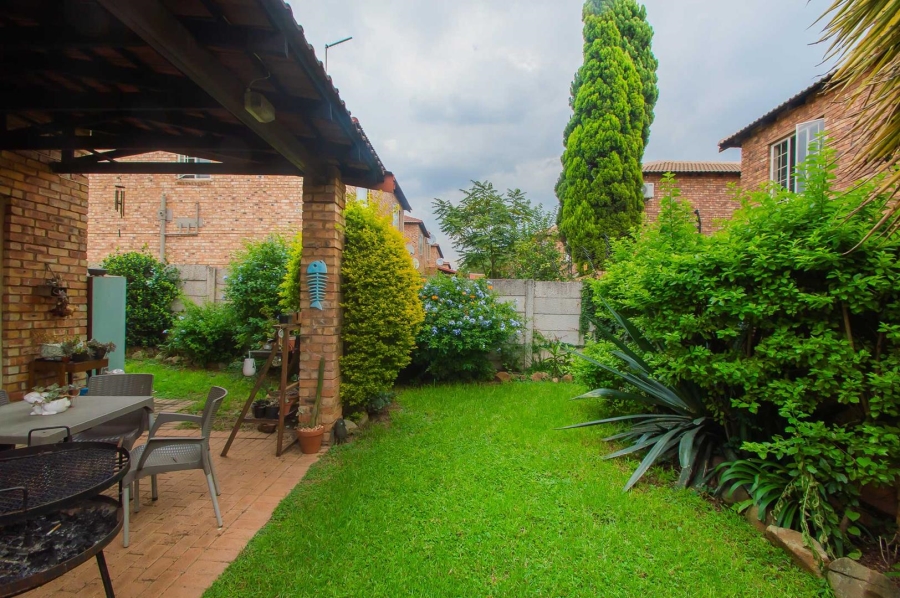 To Let 2 Bedroom Property for Rent in Bromhof Gauteng