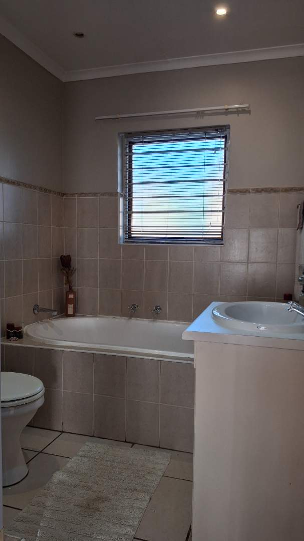 To Let 3 Bedroom Property for Rent in Ruimsig Gauteng