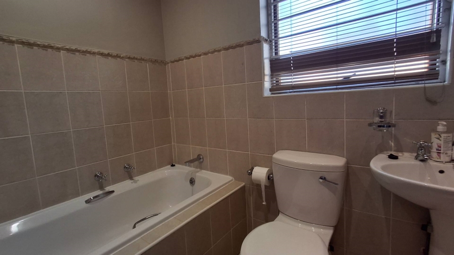 To Let 3 Bedroom Property for Rent in Ruimsig Gauteng