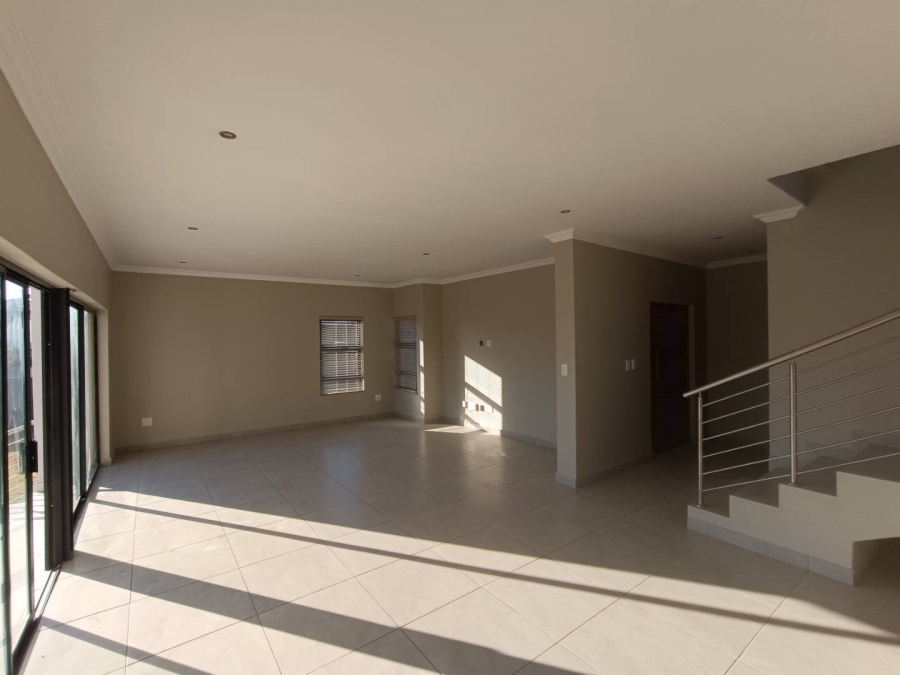 4 Bedroom Property for Sale in Thatchfield Hills Gauteng