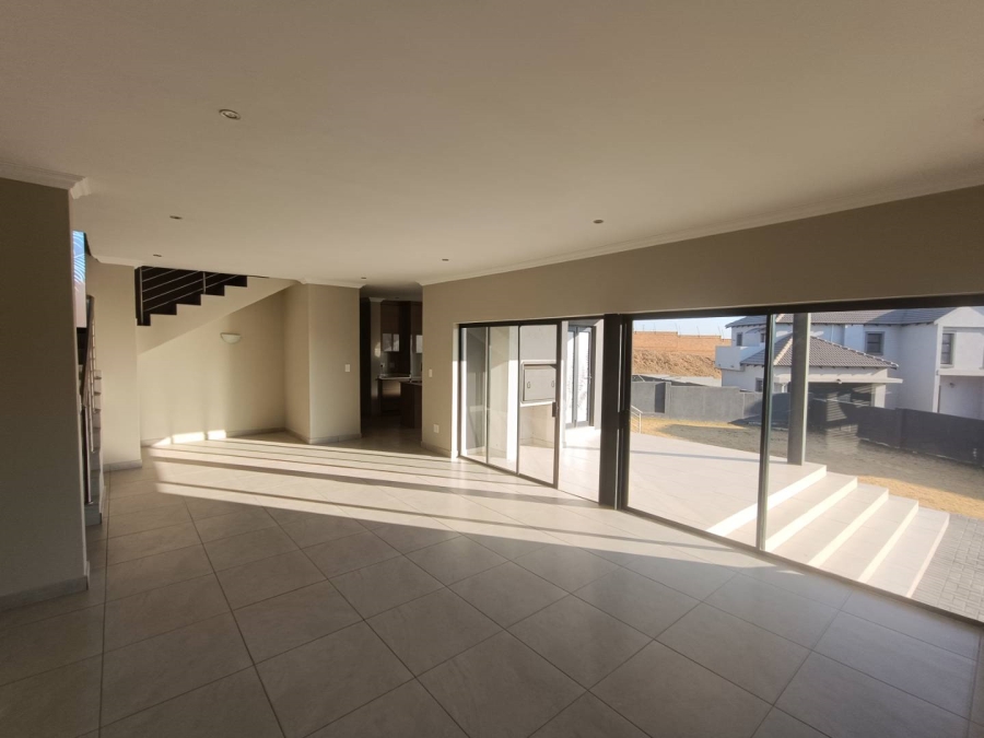 4 Bedroom Property for Sale in Thatchfield Hills Gauteng