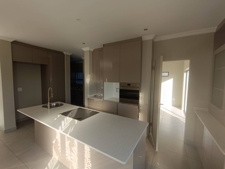 4 Bedroom Property for Sale in Thatchfield Hills Gauteng