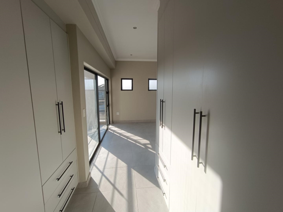 4 Bedroom Property for Sale in Thatchfield Hills Gauteng