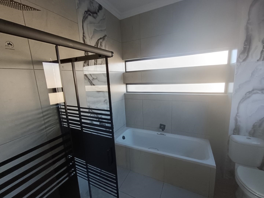 4 Bedroom Property for Sale in Thatchfield Hills Gauteng