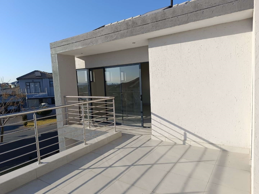 4 Bedroom Property for Sale in Thatchfield Hills Gauteng