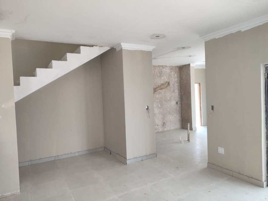 4 Bedroom Property for Sale in Thatchfield Hills Gauteng