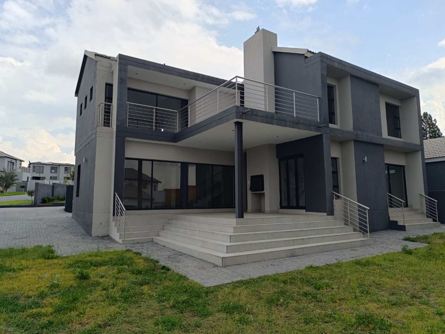 5 Bedroom Property for Sale in Thatchfield Hills Gauteng