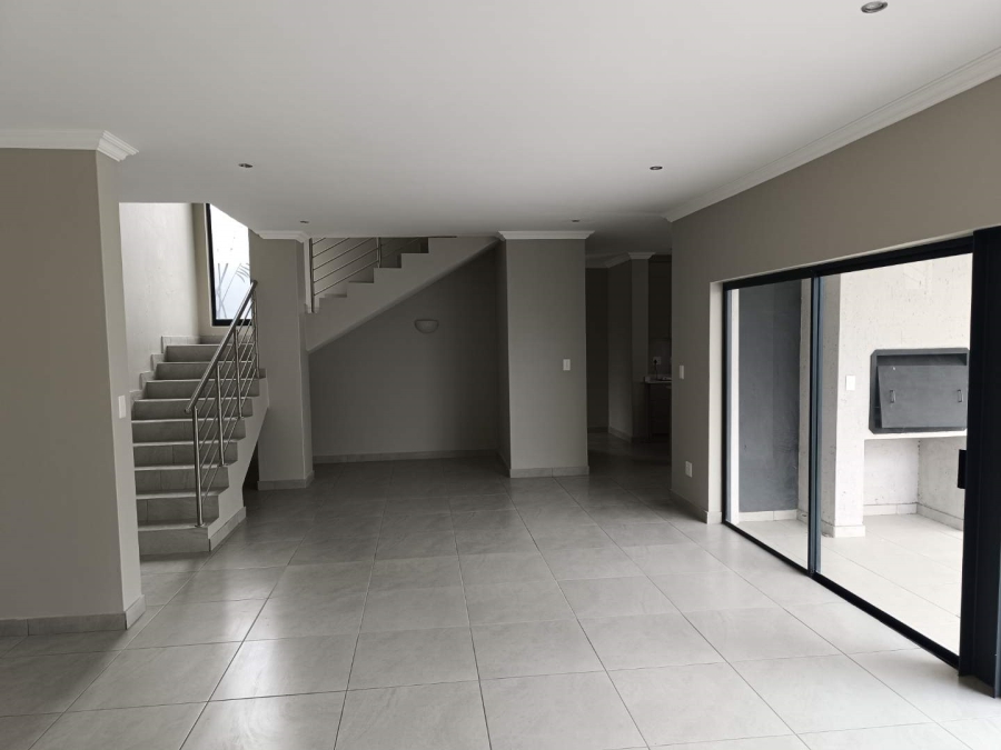 5 Bedroom Property for Sale in Thatchfield Hills Gauteng