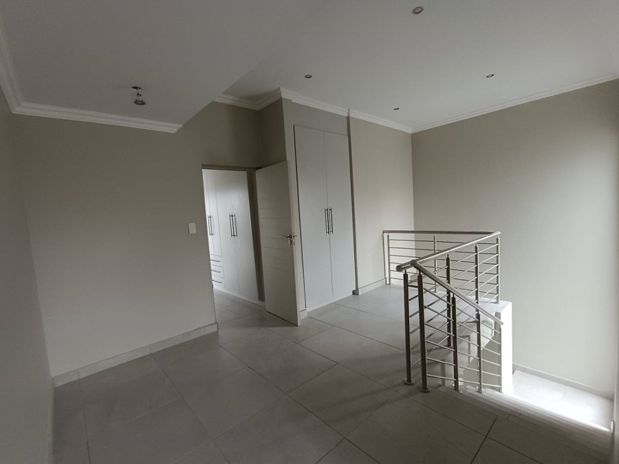 5 Bedroom Property for Sale in Thatchfield Hills Gauteng