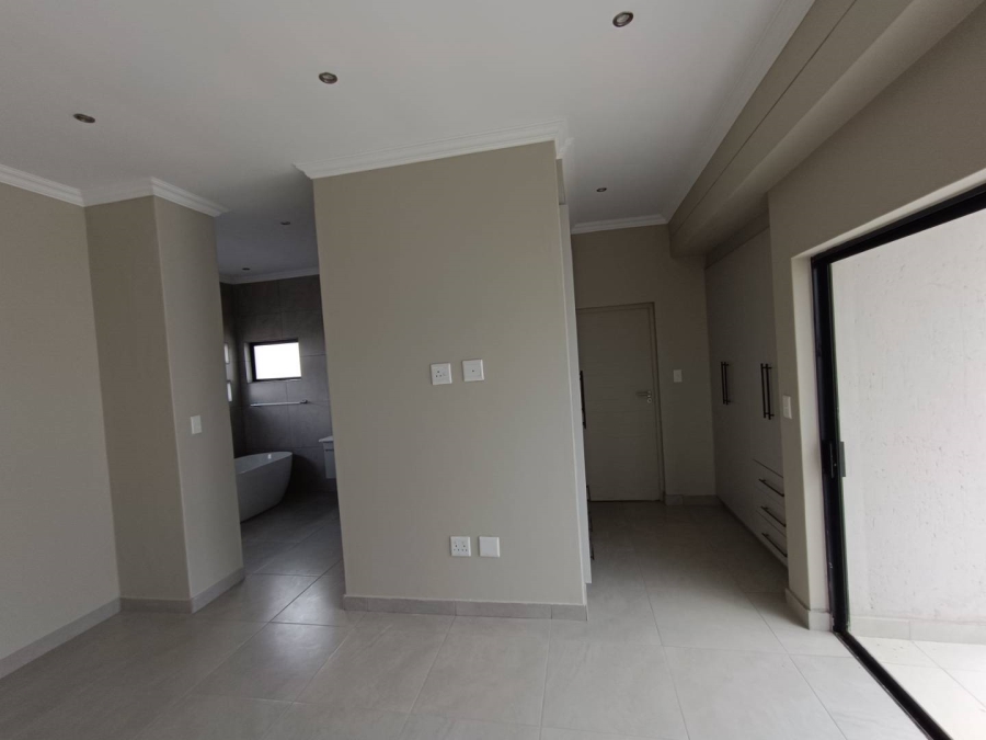 5 Bedroom Property for Sale in Thatchfield Hills Gauteng