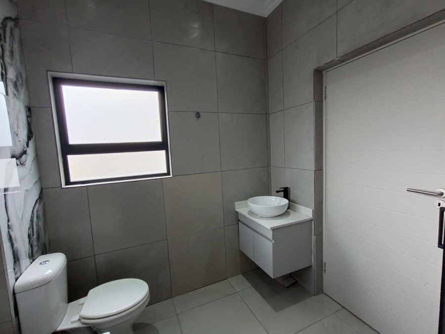 5 Bedroom Property for Sale in Thatchfield Hills Gauteng