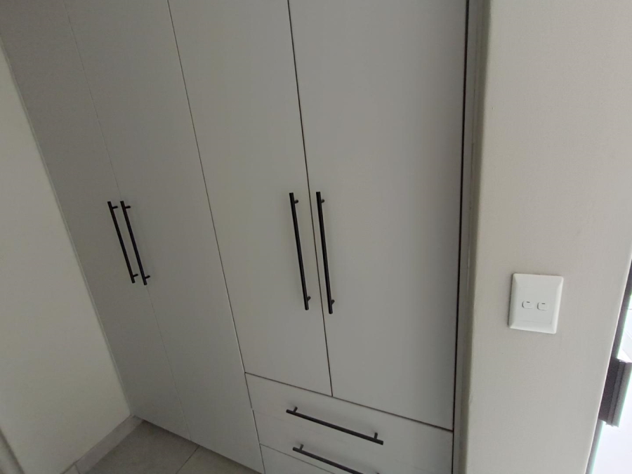 5 Bedroom Property for Sale in Thatchfield Hills Gauteng