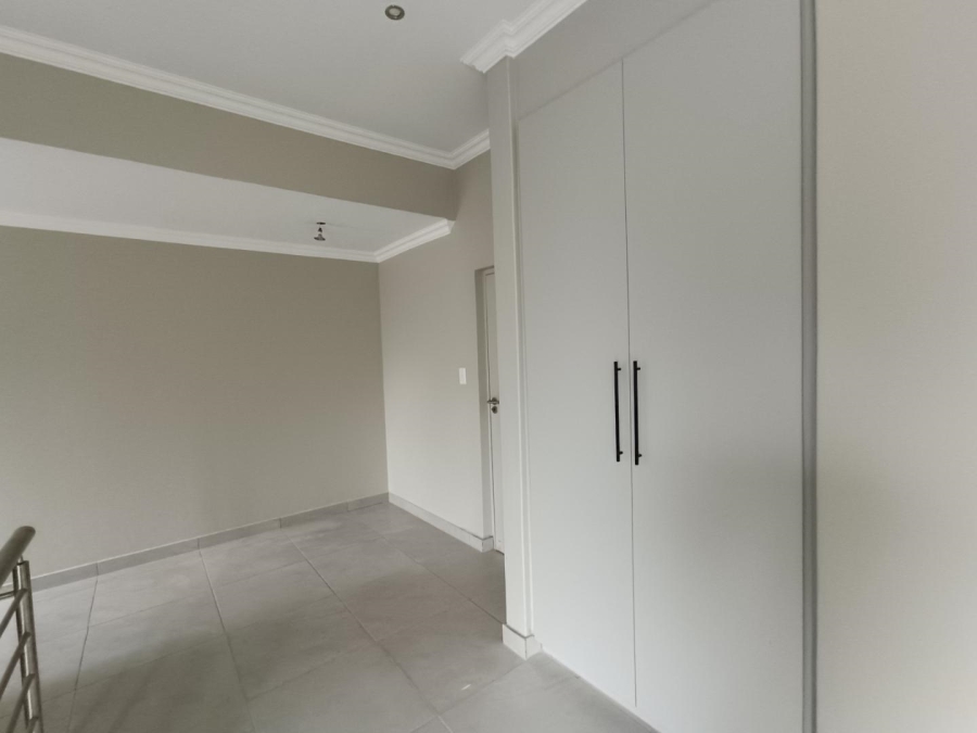 5 Bedroom Property for Sale in Thatchfield Hills Gauteng