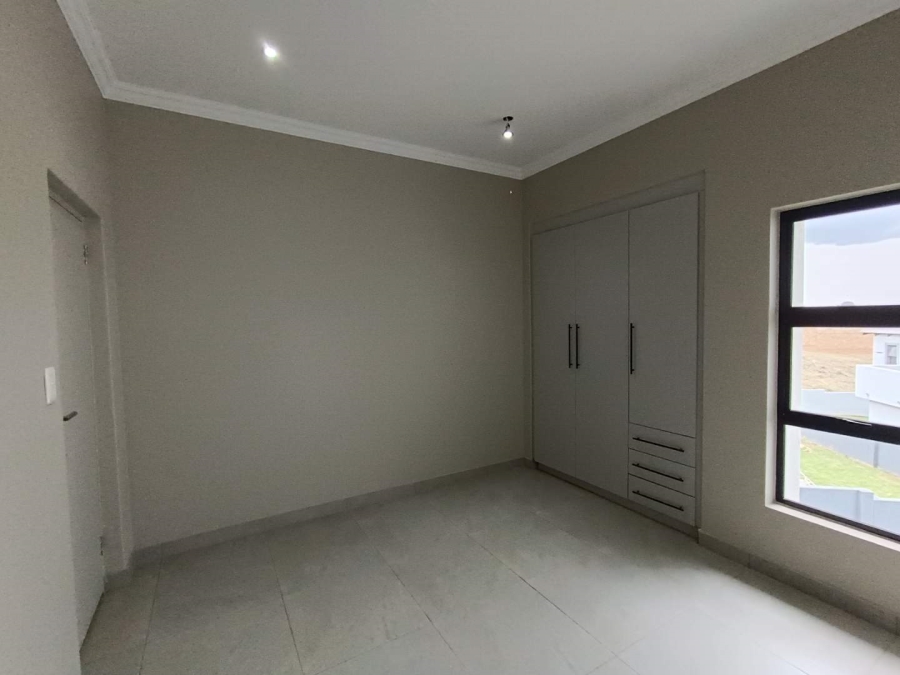 5 Bedroom Property for Sale in Thatchfield Hills Gauteng