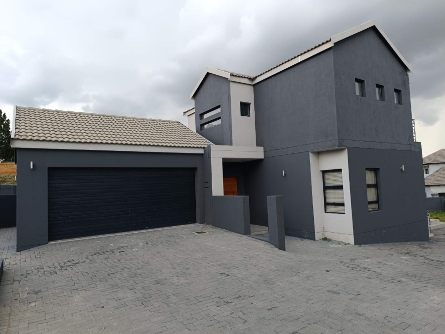 5 Bedroom Property for Sale in Thatchfield Hills Gauteng