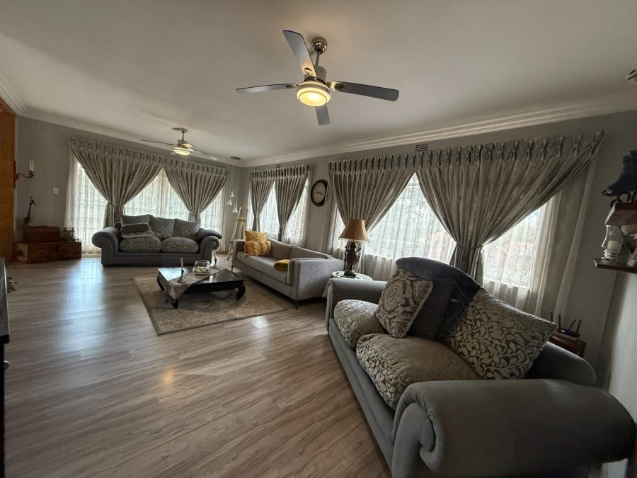 4 Bedroom Property for Sale in Florida Park Gauteng