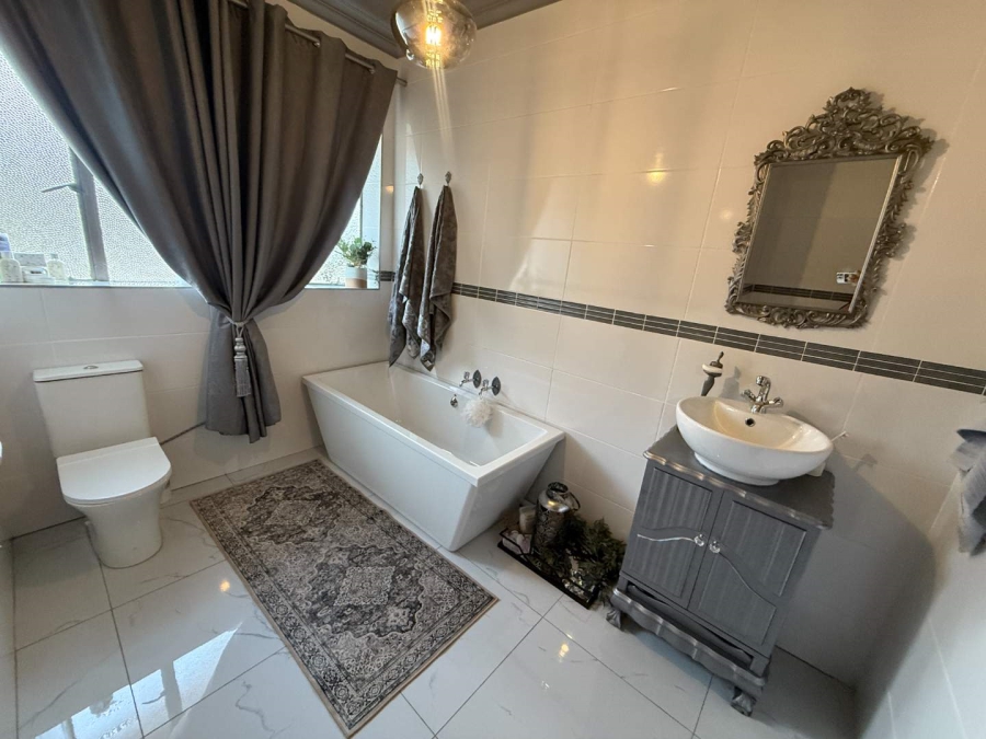 4 Bedroom Property for Sale in Florida Park Gauteng