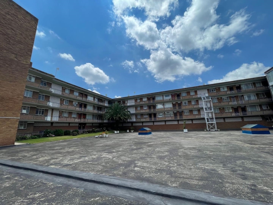 To Let 2 Bedroom Property for Rent in Florida Park Gauteng