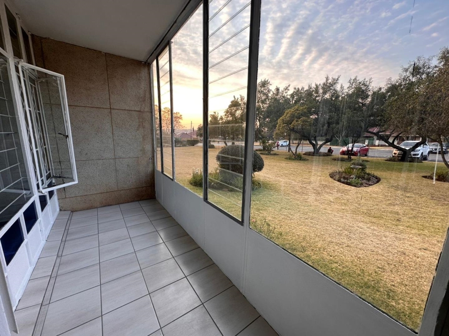 To Let 2 Bedroom Property for Rent in Florida Park Gauteng
