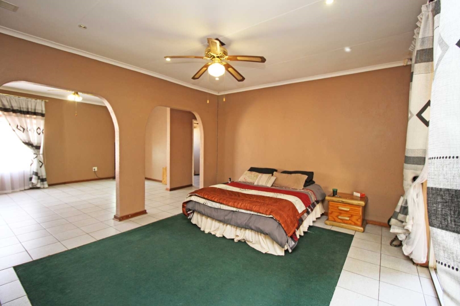 4 Bedroom Property for Sale in Greenhills Gauteng