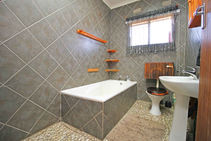 4 Bedroom Property for Sale in Greenhills Gauteng
