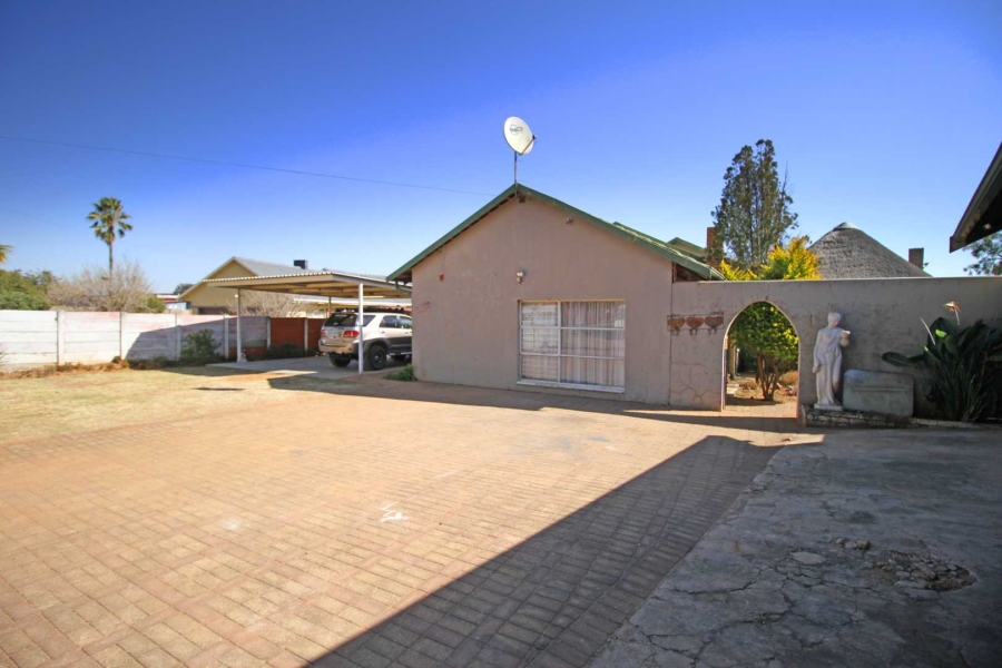 4 Bedroom Property for Sale in Greenhills Gauteng