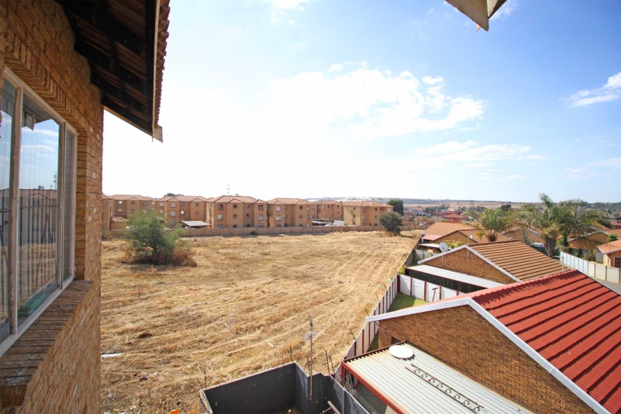 2 Bedroom Property for Sale in Greenhills Gauteng